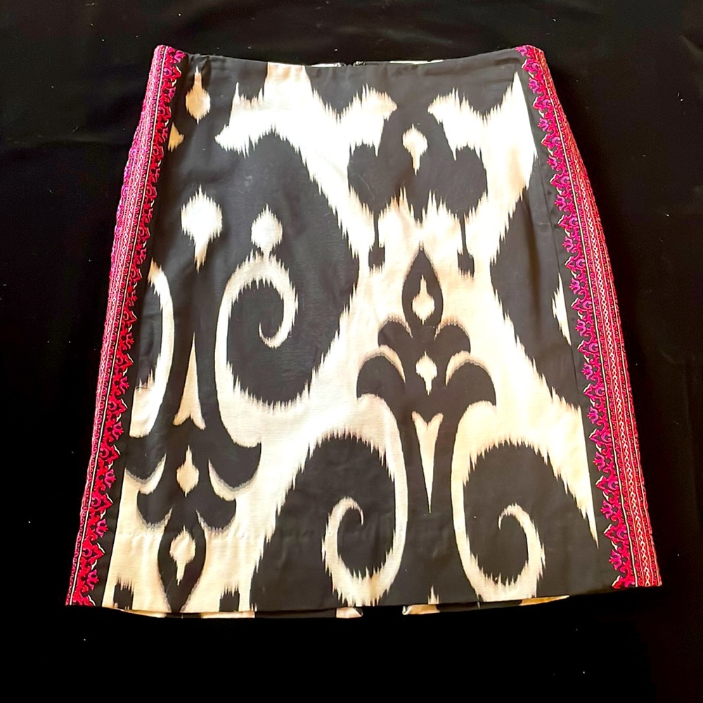 Ikat print skirt with embroidered sides